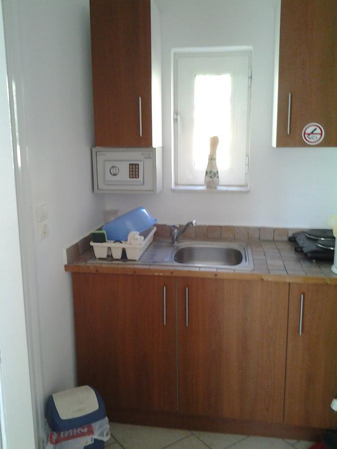 Appartement Robin'S Nest Afráta Extérieur photo