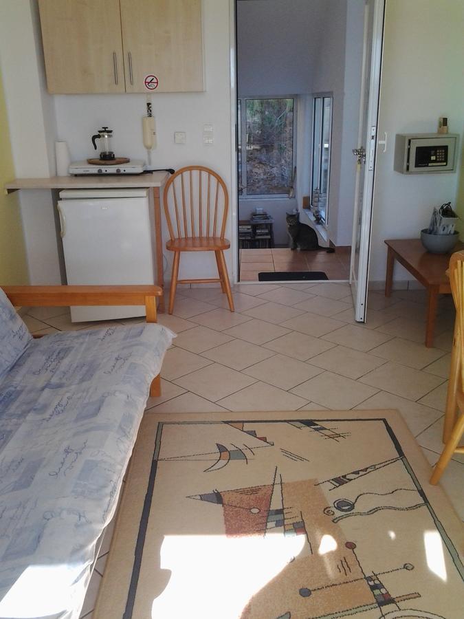 Appartement Robin'S Nest Afráta Extérieur photo