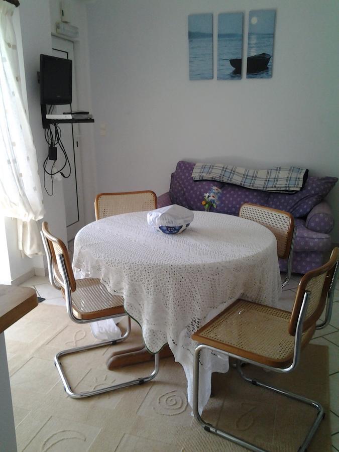 Appartement Robin'S Nest Afráta Extérieur photo